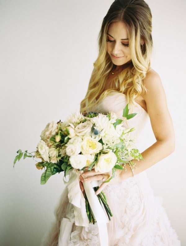 Colorado Wedding Planner photographs beautiful bride with flowers presented by Table 6 Productions Colorado in Aspen Colorado | Aspen Wedding Planners