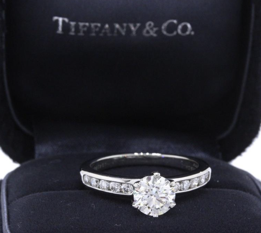 Tips to buy an Engagement Ring